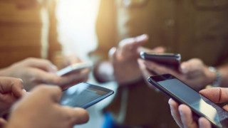 Възможно ли е да бъдат забранени мобилните телефони в училище?