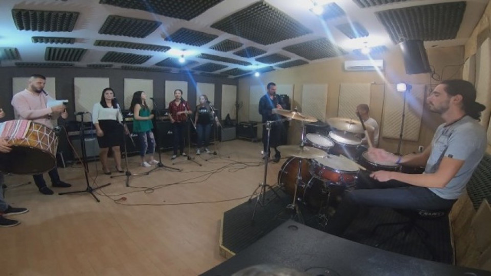 Пловдивски студенти оглавиха световна класация за етно музика | StandartNews.com