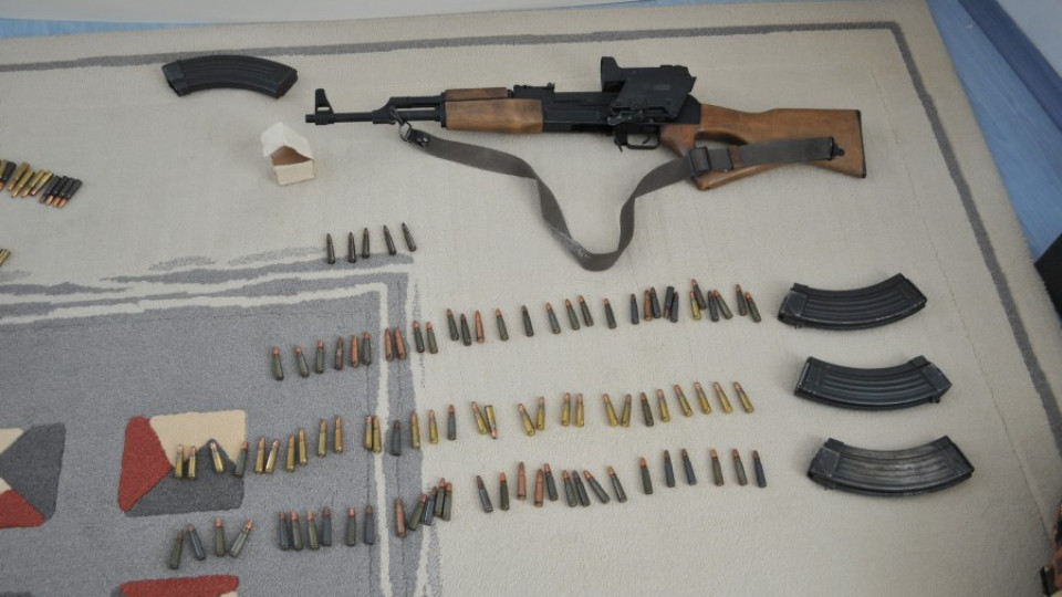 Купища оръжие и пари открити в дома на Бенчо Бенчев | StandartNews.com