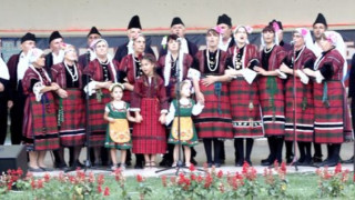 Песни и танци сближиха Минерални бани с Русия
