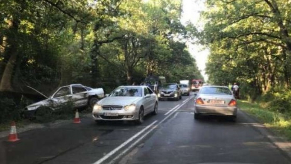 Тежка катастрофа усложни движението по пътя Варна - Бургас | StandartNews.com