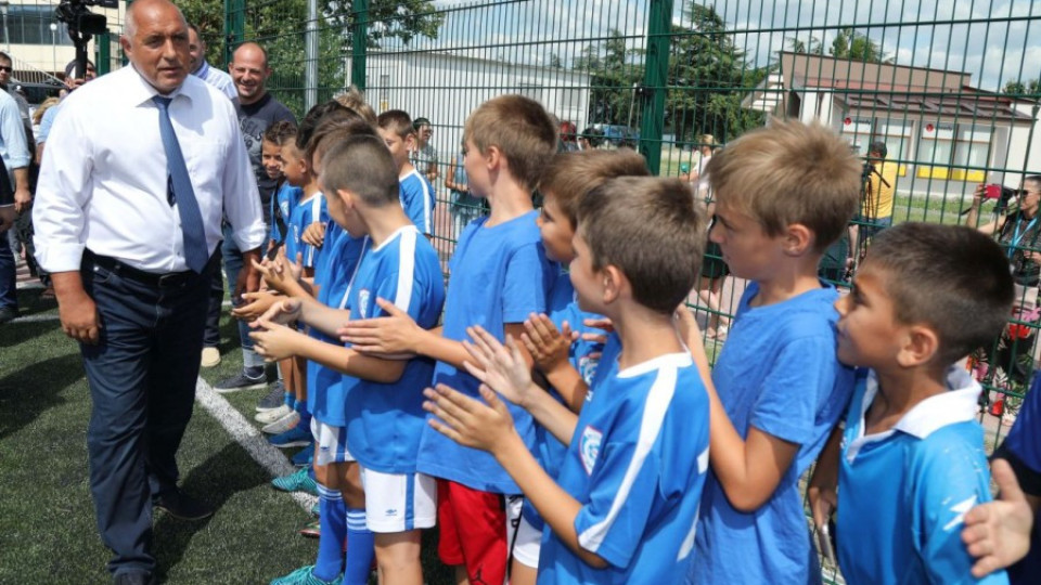 Борисов: Можем да отделяме по милион на година за детски футболни школи | StandartNews.com