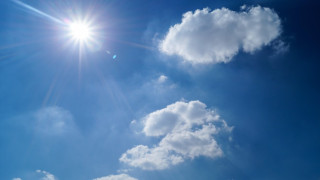 Слънчево с малко облаци