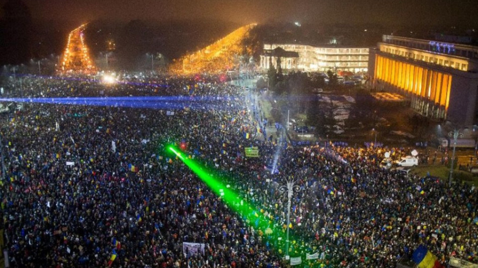 Хиляди румънци протестираха в Букурещ срещу социалистическото правителство | StandartNews.com