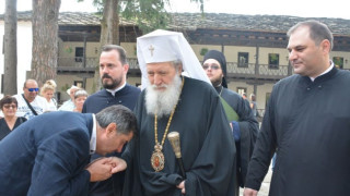 Патриарх Неофит благослови българите за Богородица от Троянския манастир