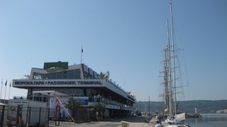 Търсят две деца, паднали в морето край Варна