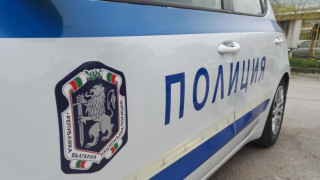 Кола помете трима младежи на тротоар в Петрич