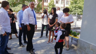 Премиерът: Над 200 училища в цялата страна се ремонтират основно