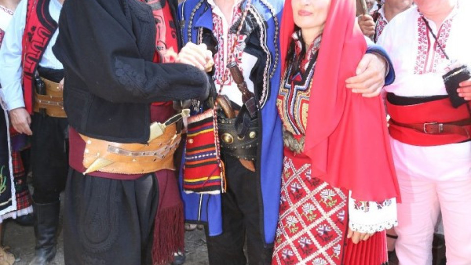 Цветанов присъства на сватбата на Бен Крос, похвали фестивала в Жеравна | StandartNews.com