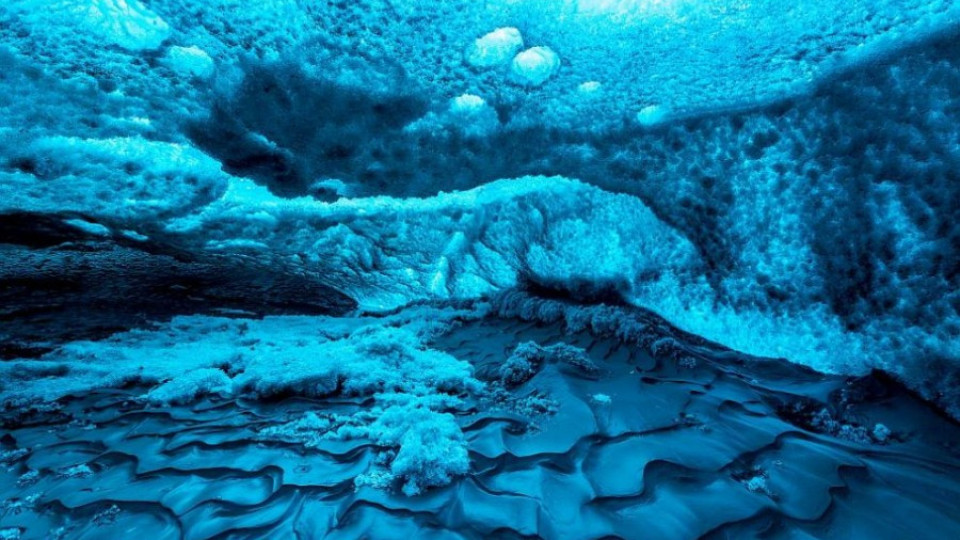 Едно от най-невероятните места на Земята - ледените пещери Менденхол | StandartNews.com