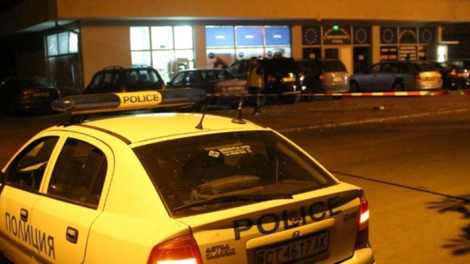 Бандити взривиха банкомат в Казанлък, ударната вълна изпочупи прозорци | StandartNews.com