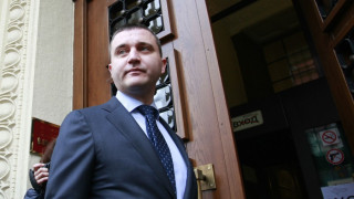 Кабинетът иска оставката на Ралица Агайн заради фалиралия застраховател „Олимпик“