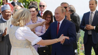 Една сватба, танц с Путин и огромен скандал в Австрия 