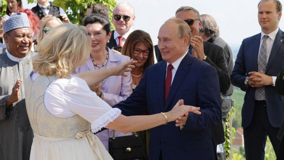Една сватба, танц с Путин и огромен скандал в Австрия  | StandartNews.com