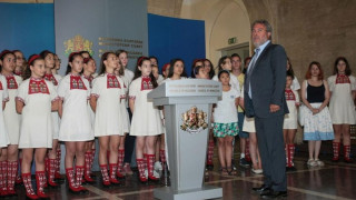 Културният министър: Нямаме право на мнение по проблема с радиохора