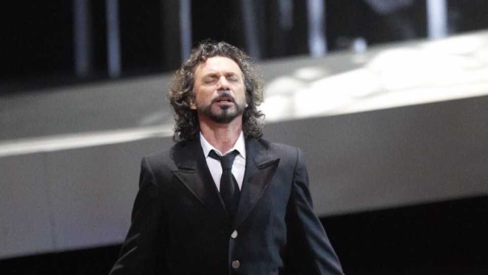 Тенорът Фабио Армилиато в оперната гала и по червения килим на „Любовта е лудост“ | StandartNews.com