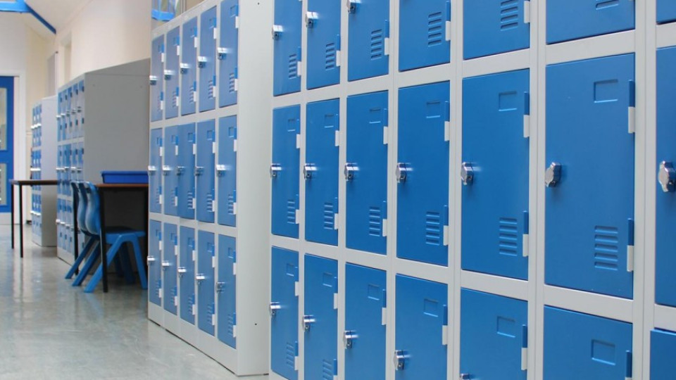 МОН: Осигурени са над 2 млн. лева за ученически шкафчета | StandartNews.com