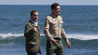 Изчезва руският премиер Медведев заради тайнствена спортна травма