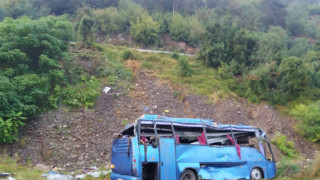 АД В ИСКЪРСКОТО ДЕФИЛЕ: 16 загинаха при катастрофа с туристически автобус