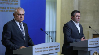 Министрите чакали от неделя до днес, за да подадат оставките си