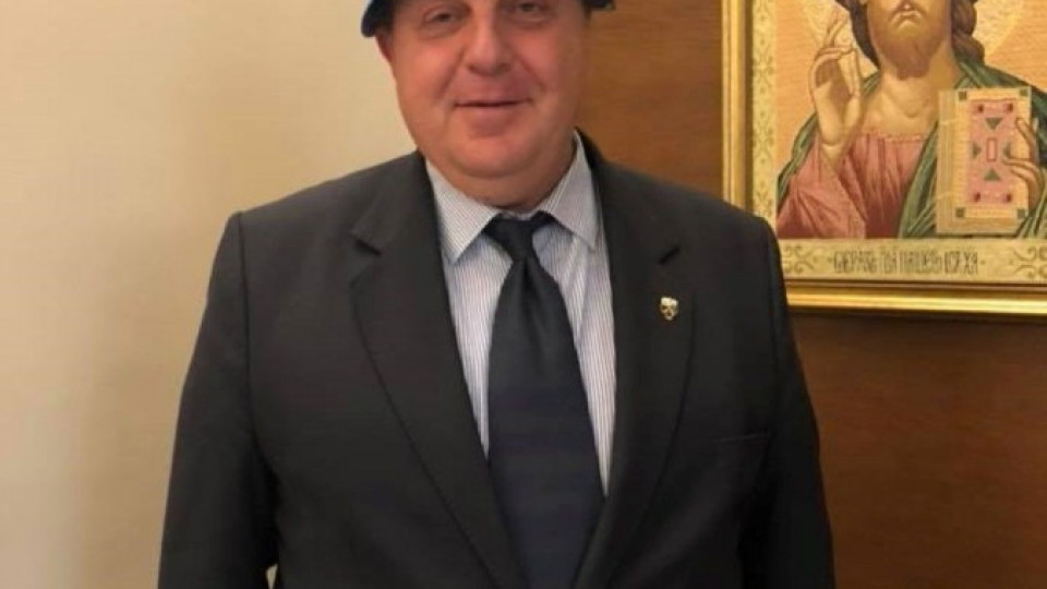 Каракачанов със синя каска на среща на коалиционния съвет | StandartNews.com