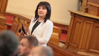 Караянчева:​ Ако се гласуват оставките, тримата министри се връщат в парламента