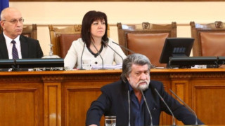 Вежди Рашидов и Корнелия Нинова кръстосаха шпаги в парламента