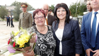 Караянчева: За спада на доверието в парламента вина имат самите народни представители