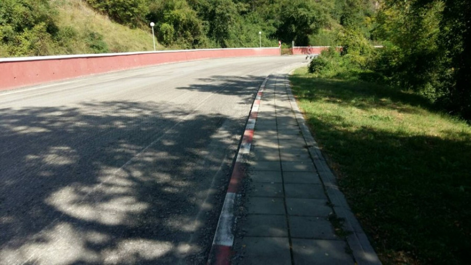 Полагат нов асфалт на опасния участък от пътя Своге-София  | StandartNews.com