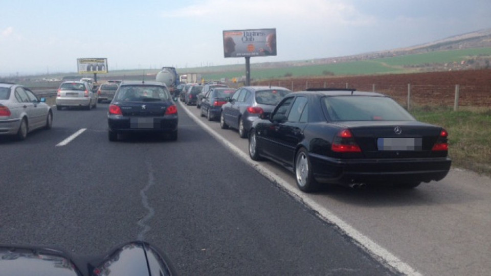 Катастрофа блокира трафика към Варна по магистрала „Хемус" | StandartNews.com