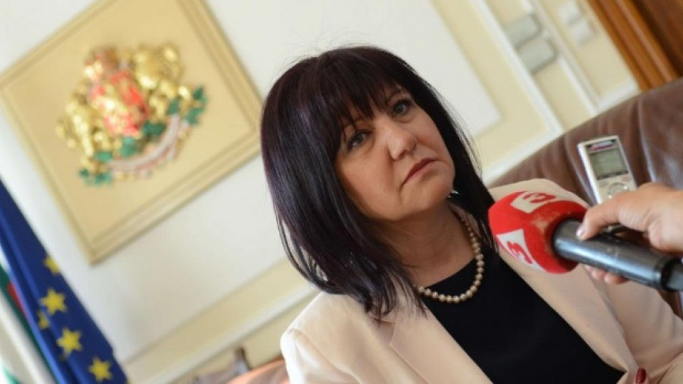 Караянчева: Депутатите на ГЕРБ не са съгласни с подадените оставки | StandartNews.com