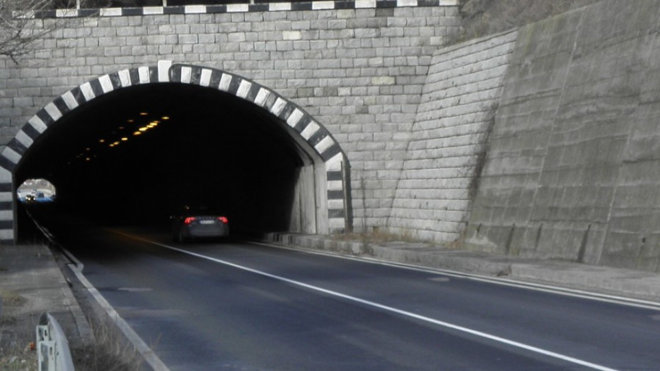 Тунел в Кресненското дефиле остана без осветление | StandartNews.com
