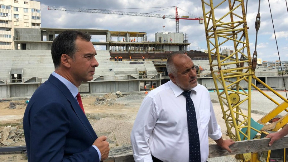Премиерът провери строителството на спортна зала в Бургас | StandartNews.com