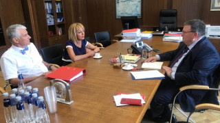 Мая Манолова поиска от Цацаров да провери харченето на пари за с. Хитрино