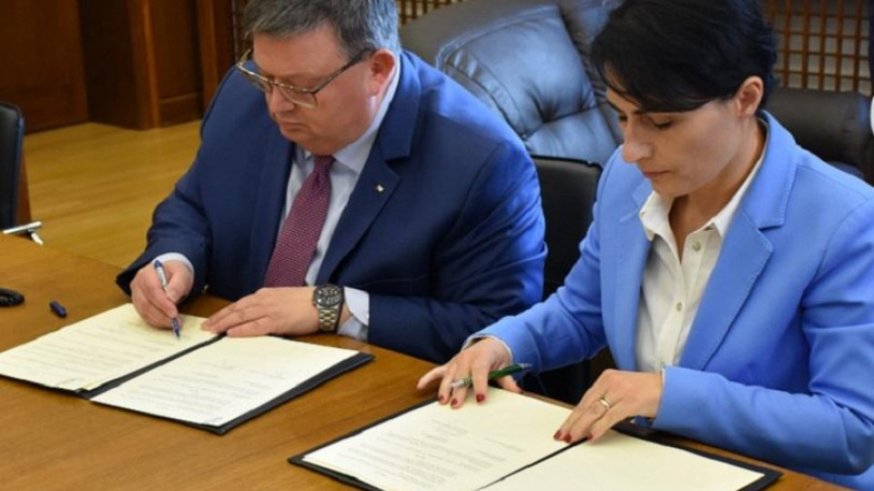 Сотир Цацаров подписа меморандум за сътрудничество с колежката си от Албания | StandartNews.com
