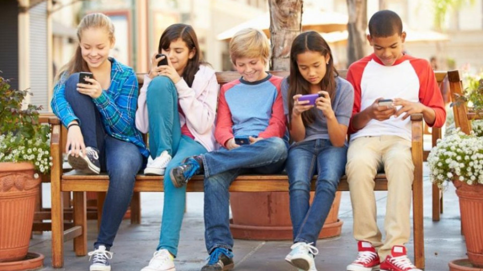 SMS-те оставиха срещите между младежите в миналото | StandartNews.com
