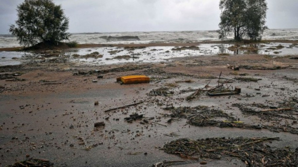 Трима души са изчезнали в Гърция по време на мощната буря | StandartNews.com