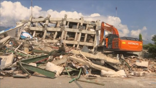 Откриха телата на 34 студенти по теология под срутена църква в Индонезия