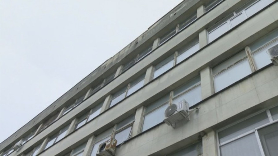Роднините на пострадалия от паднала мазилка в Казанлък ще търсят правата си в съда | StandartNews.com