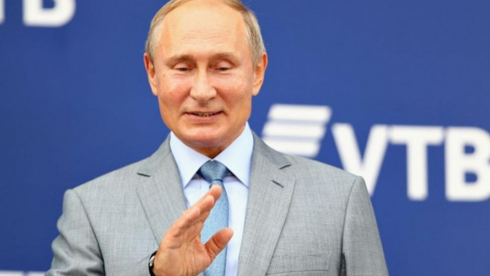 Владимир Путин приема поздравления за рождения си ден | StandartNews.com