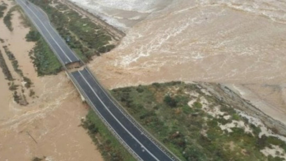 Мост падна на остров Сардиния  | StandartNews.com