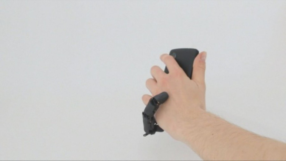 Създадоха роботизиран пръст за смарфон | StandartNews.com