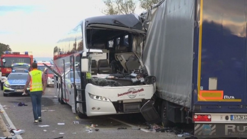 Десетки ранени при катастрофа с автобус в Германия | StandartNews.com