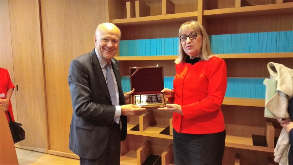 Цачева се срещна с председателя на Съда на Европейския съюз Кун Ленартс | StandartNews.com