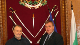 Актьорът Васил Михайлов е отличен за принос към министерството на отбраната