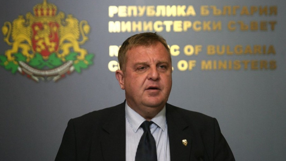 Каракачанов се съгласил да пази "радиомълчание" за изтребителите | StandartNews.com