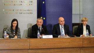 Работодателите искат майчинството да отпадне като платен годишен отпуск