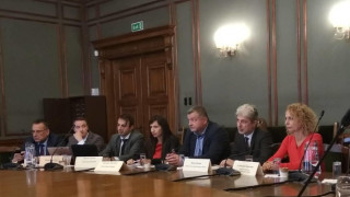 Без твърди горива, които не отговарят на нормите за съдържание на сяра, пепел и влага