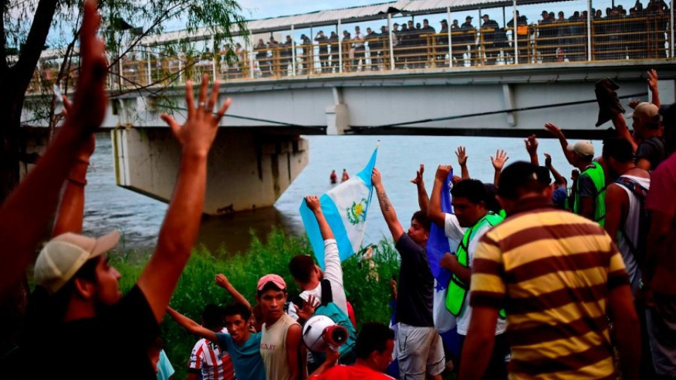 Множество мигранти от Централна Америка са блокирани между Гватемала и Мексико | StandartNews.com