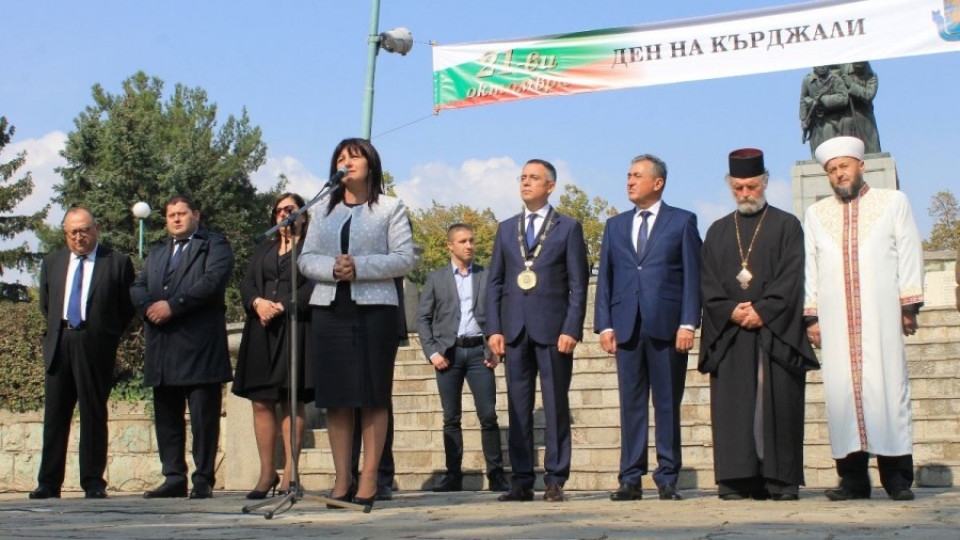 Шефката на парламента участва в честванията по повод Деня на Кърджали | StandartNews.com